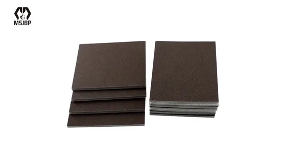 Spugna lucidante abrasiva per mobili con blocco abrasivo a mano